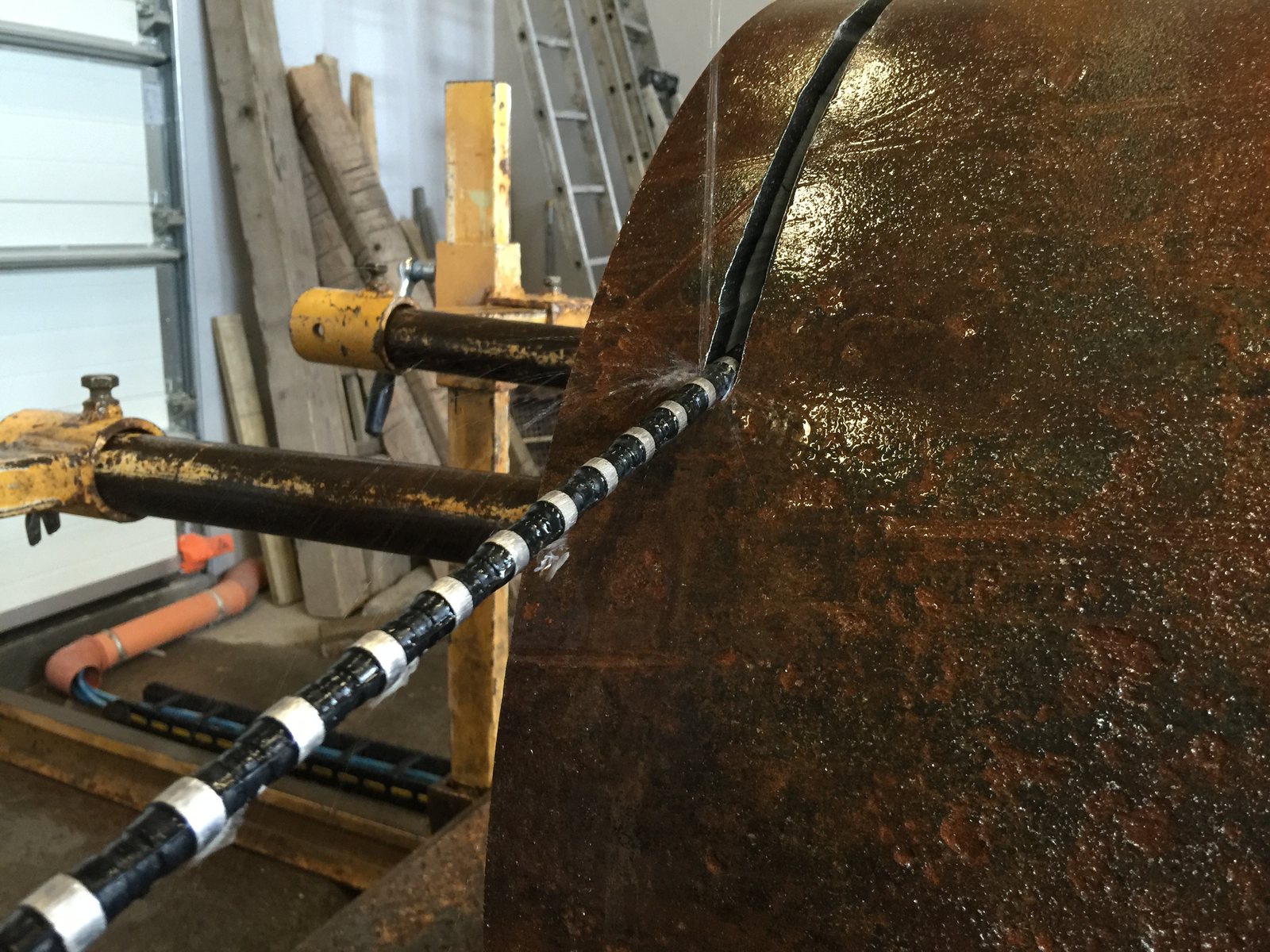 Diamond wire cutting a steel structure — Iceland