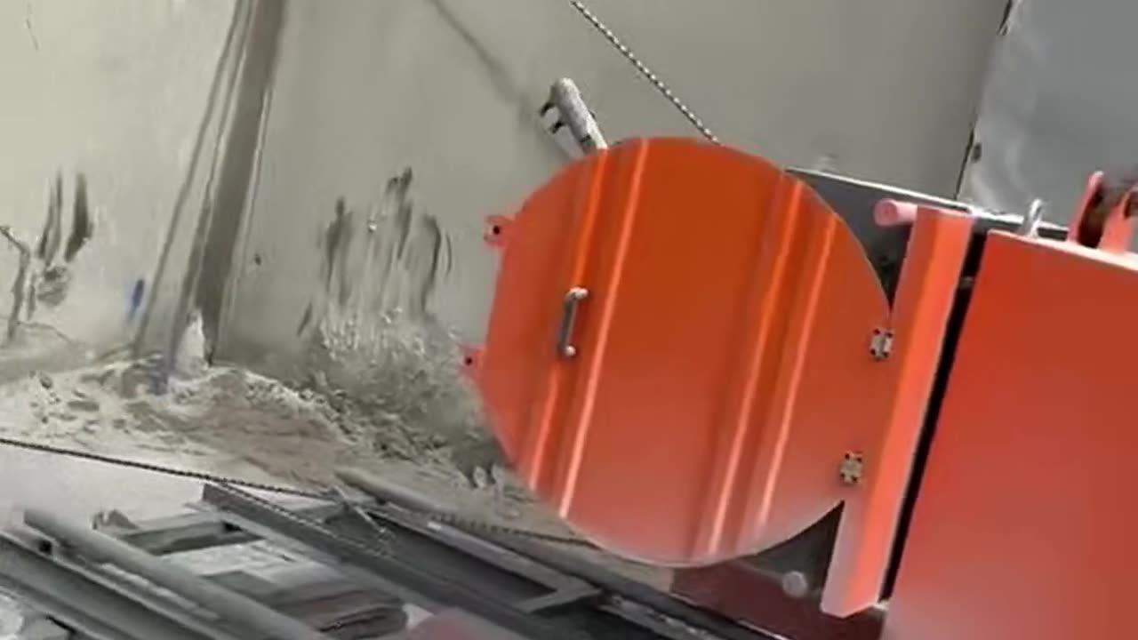 75kW Wire Saw Machine Cutting at an Australian Quarry